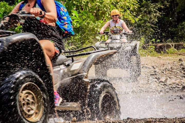 5-stündiges Offroad-ATV + Seilrutsche + Wasserfall-Abseilen + Traktor-Dschungel-Tour