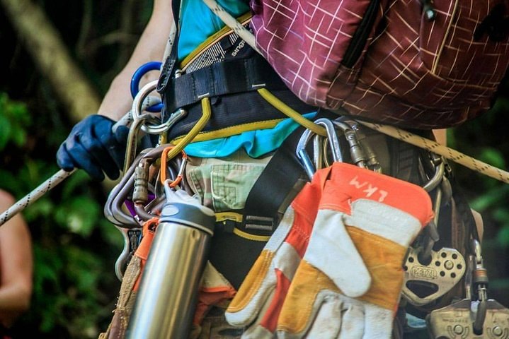 5-stündiges Offroad-ATV + Seilrutsche + Wasserfall-Abseilen + Traktor-Dschungel-Tour