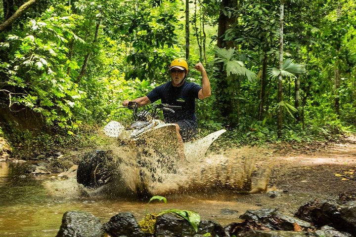 5-stündiges Offroad-ATV + Seilrutsche + Wasserfall-Abseilen + Traktor-Dschungel-Tour