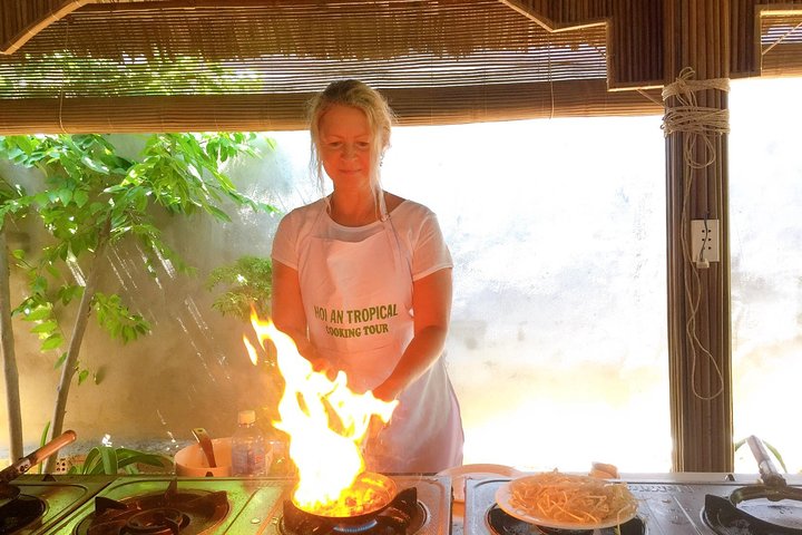 Kookcursus Hoi An: lokale markt, mandboot, vissen en koken