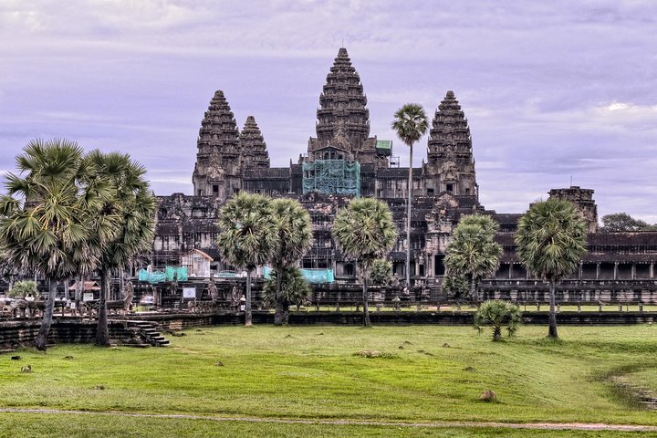 Private Temples Guided Tour (Angkor Wat, Ta Prom & Angkor Thom)