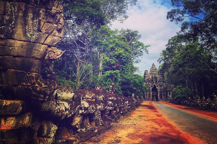 Private Temples Guided Tour (Angkor Wat, Ta Prom & Angkor Thom)