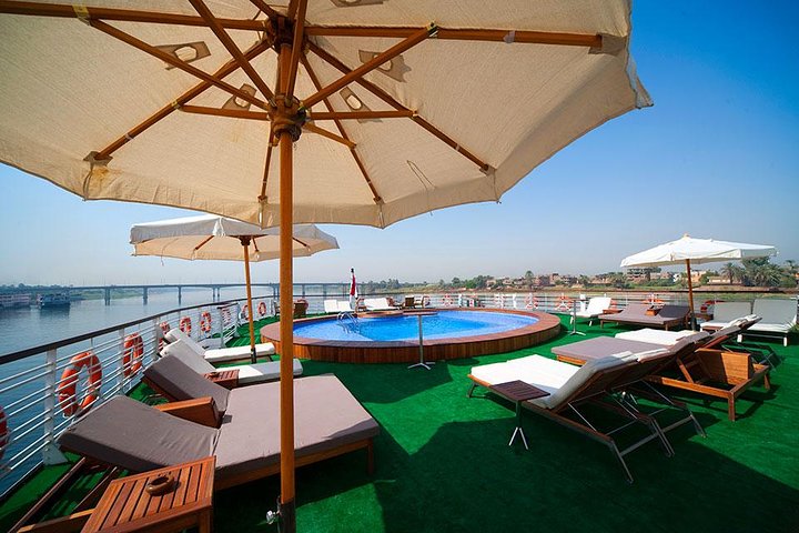 5 dage 4 nætter Nile Cruise: Luxor til Aswan med fly fra Kairo
