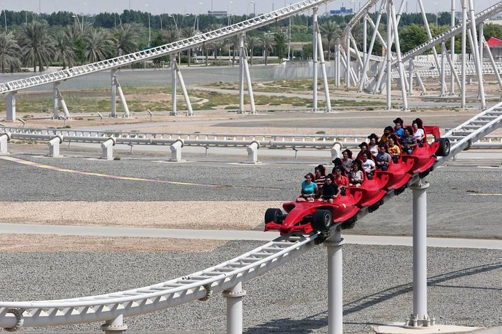 Lassen Sie die Ferrari World Abu Dhabi Tour aus