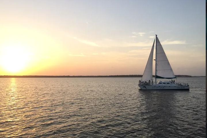Croisière à voile au coucher du soleil à Orange Beach ADULTE SEULEMENT (13 ANS +)