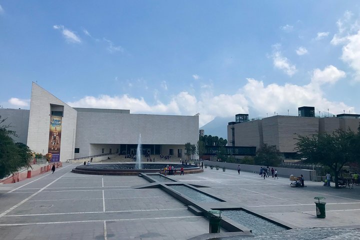 Private English Monterrey City with a Local Guide
