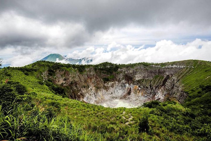 Trekking privado Sulawesi Monte Mahawu y Lokon desde Manado