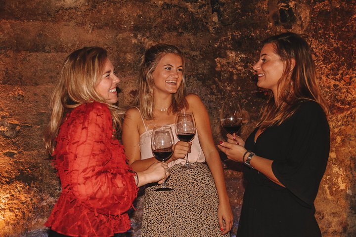 Visite de la vieille ville de Valence avec vin et tapas dans le monument historique du XIe siècle