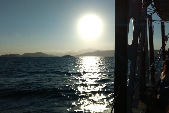 Angra Dos Reis Daily Tour To Paradise. Båttur lunsj og frukt inkludert