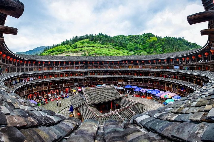 ツアーガイドと車:Tianluokeng TulouとYunshuiyao Villageへのプライベートデイツアー