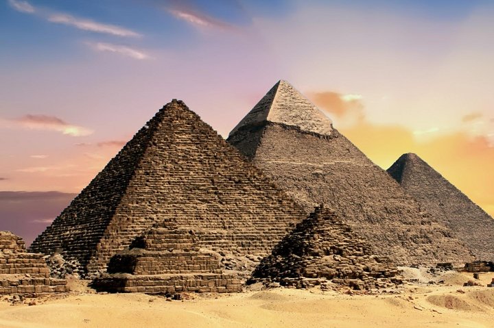 Tour privado a las pirámides de Giza con paseo en camello alrededor de la Gran Pirámide