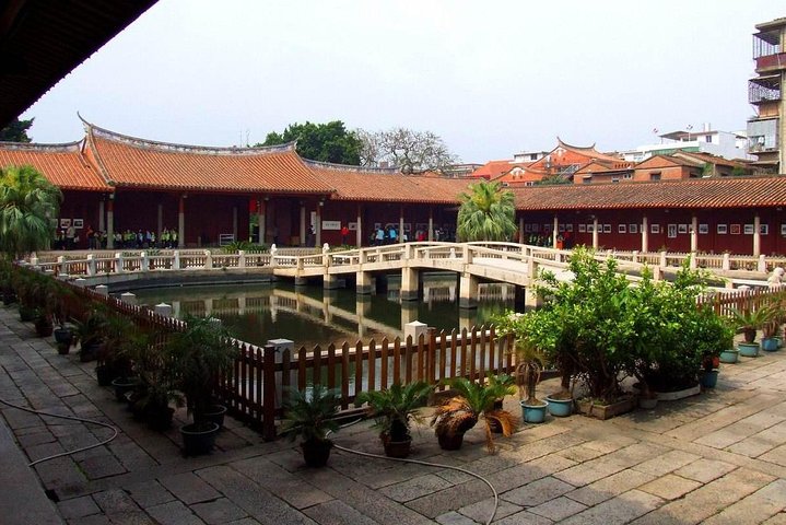Quanzhou privat tilpasset dagstur: Top attraktioner med frokost