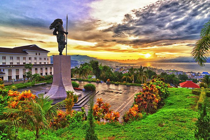 Tour privato personalizzato di un'intera giornata di Ambon con autista che parla inglese