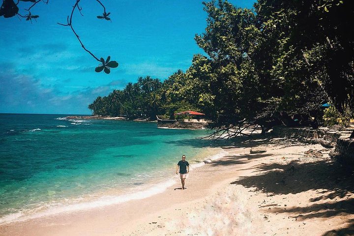 Tour privato personalizzato di un'intera giornata di Ambon con autista che parla inglese