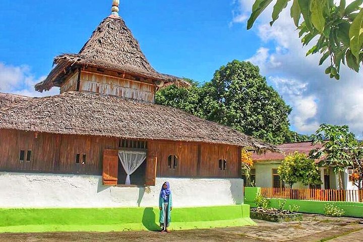Tour privato personalizzato di un'intera giornata di Ambon con autista che parla inglese