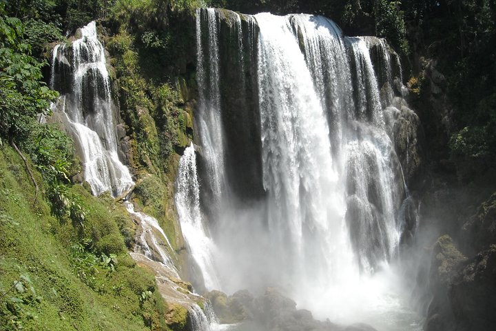 Avventura al Lago Yojoa: cascate, grotte ed esperienza con il cioccolato
