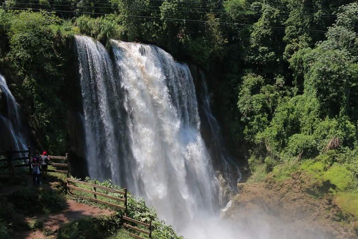 Avventura al Lago Yojoa: cascate, grotte ed esperienza con il cioccolato