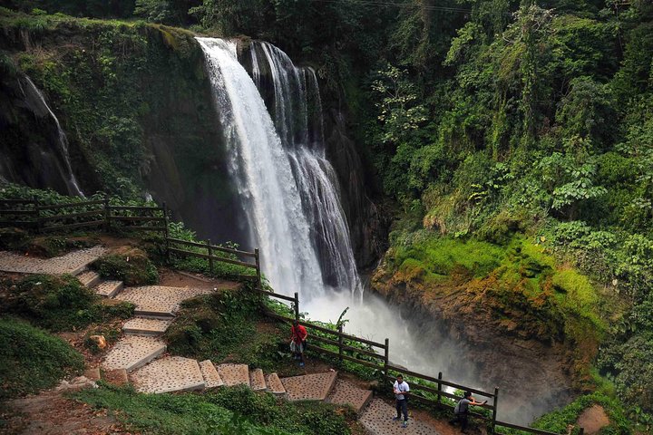 Avventura al Lago Yojoa: cascate, grotte ed esperienza con il cioccolato