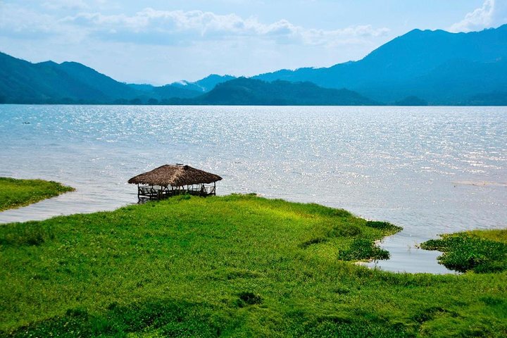 Avventura al Lago Yojoa: cascate, grotte ed esperienza con il cioccolato