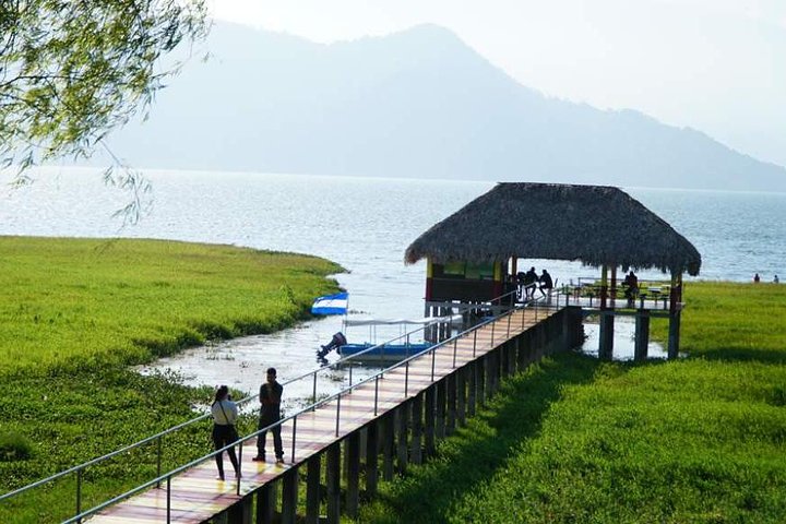 Avventura al Lago Yojoa: cascate, grotte ed esperienza con il cioccolato