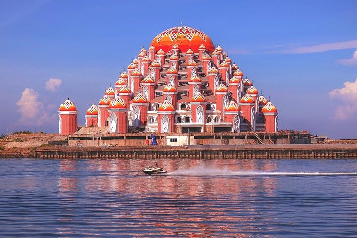 Makassar Private Customized Full-Day Tour met Engels sprekende chauffeur
