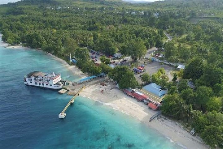 Trasferimento aeroporto privato Maluku Ambon a Bula con autista parlante inglese
