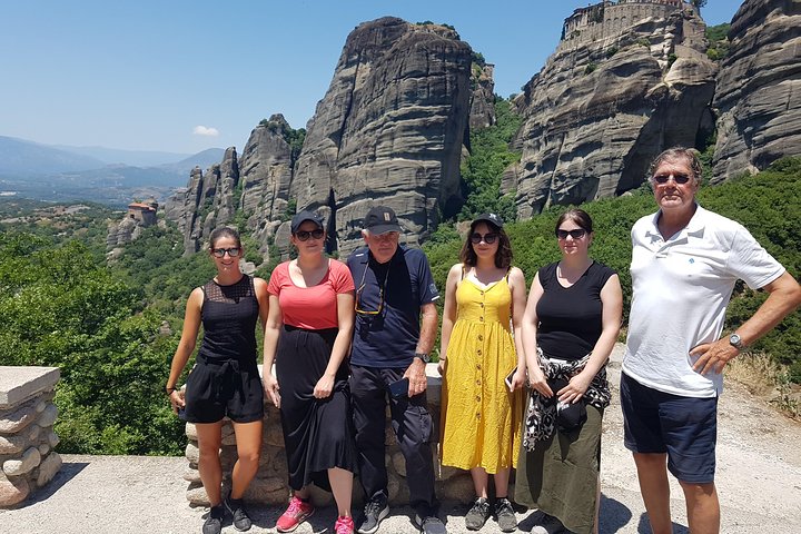 De Atenas: viagem de um dia pela história das cavernas e mosteiros de Meteora de trem