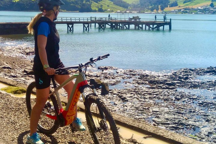 Akaroa Explorer- Guidet elcykeltur i Akaroa