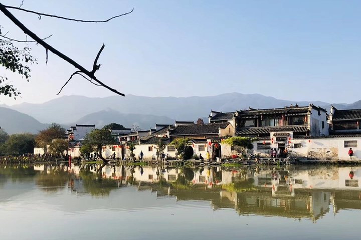Excursión privada de senderismo a lo largo del antiguo sendero Xihong en la ciudad de Huangshan y el monte. Qiyun