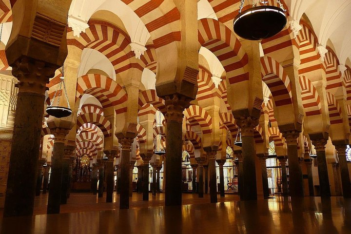 Visite privée de la mosquée-cathédrale, du quartier juif, de la synagogue et des bains califaux