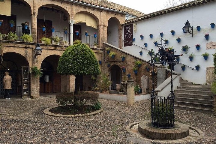 Visite privée de la mosquée-cathédrale, du quartier juif, de la synagogue et des bains califaux