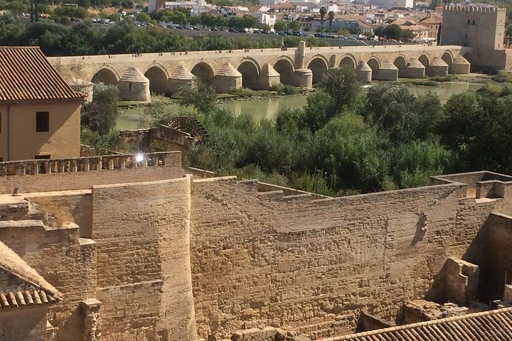 Visite privée de la mosquée-cathédrale, du quartier juif, de la synagogue et des bains califaux