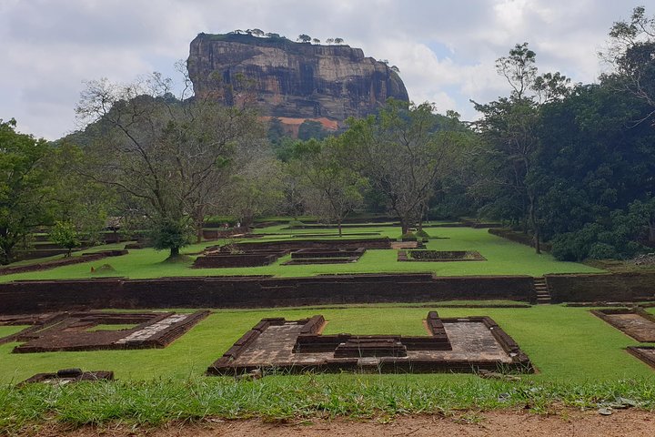 Tour di 8 giorni in Sri Lanka con autista privato e alloggi