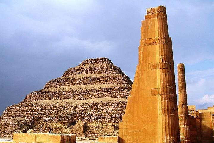 Tour privado de día completo Pirámides de Giza Sakkara Memphis Dahshur
