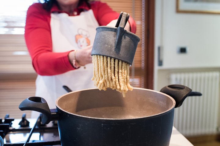 Clase de Pasta y Tiramisu para grupos pequeños en Rimini por Cesarine