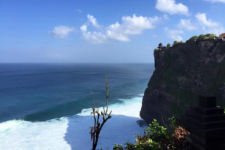 Tour serale privato del tempio di Uluwatu e della danza del fuoco di Kecak nella baia di Jimbaran