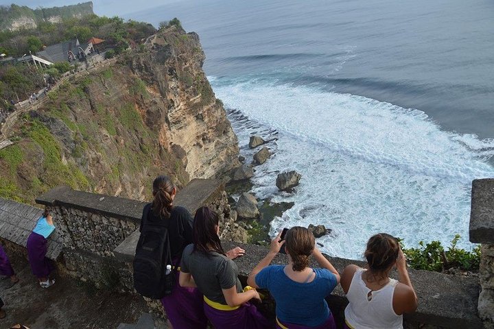 Tour serale privato del tempio di Uluwatu e della danza del fuoco di Kecak nella baia di Jimbaran
