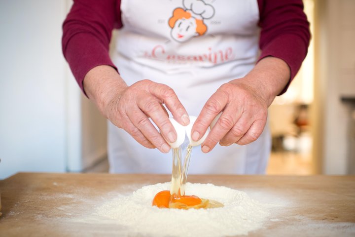 Privat pasta-making klasse på en Cesarina hjem med smaker i Asti
