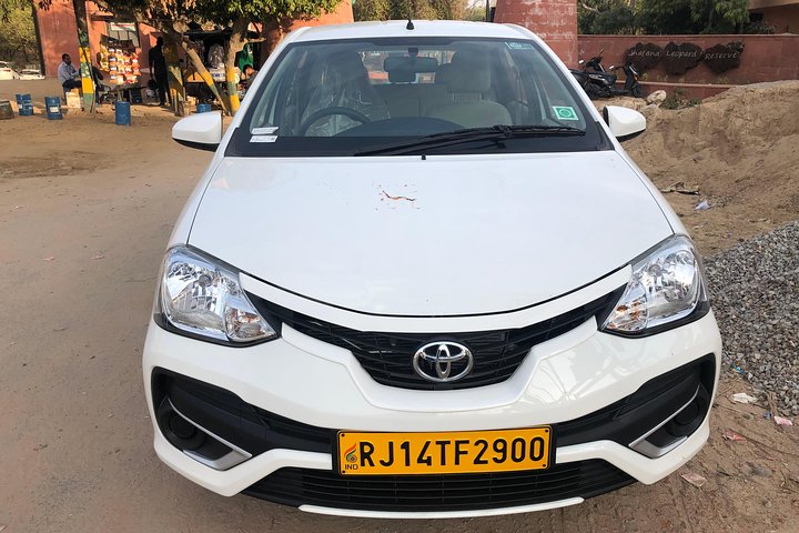 One Way Transfer von Bundi nach New Delhi in einem AC Fahrzeug