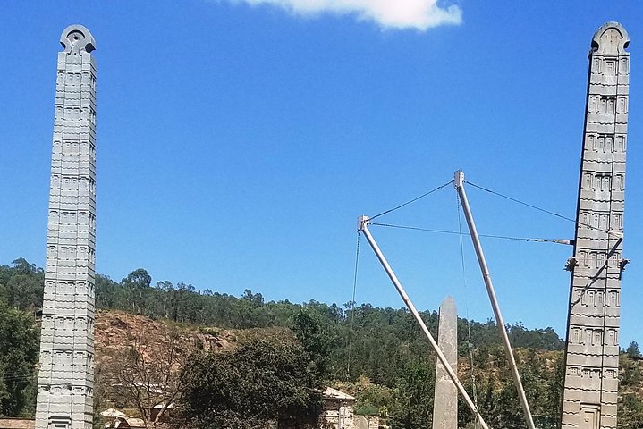 Axum: obeliscos altos e esculpidos, relíquias do antigo Reino de Aksum.