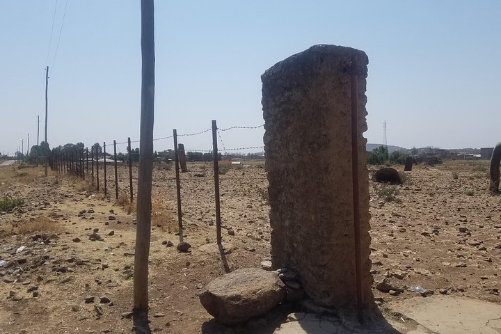 Axum: obeliscos altos e esculpidos, relíquias do antigo Reino de Aksum.