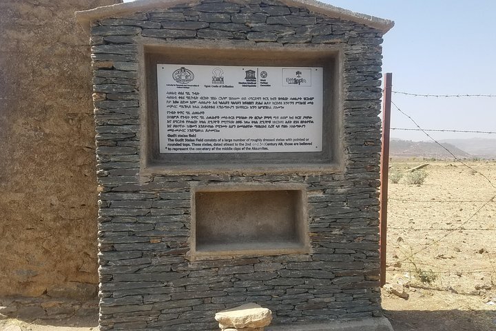 Axum: obeliscos altos e esculpidos, relíquias do antigo Reino de Aksum.