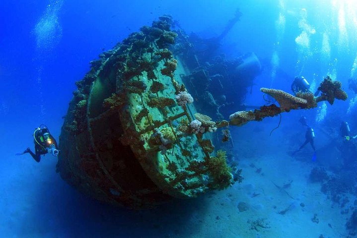 Buceo en Tulamben Buceo en el naufragio del USS Liberty