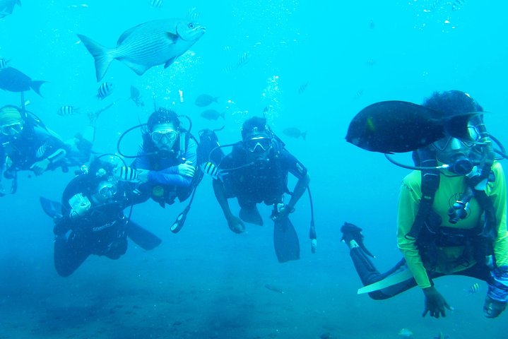 Buceo en Tulamben Buceo en el naufragio del USS Liberty