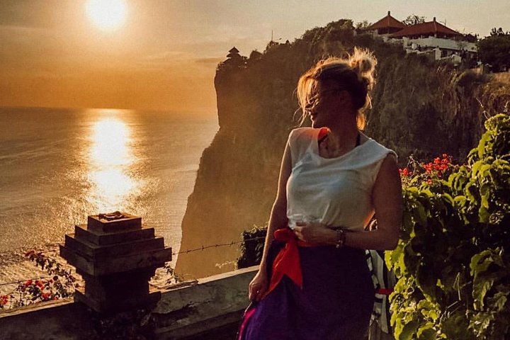 Tour serale privato del tempio di Uluwatu e della danza del fuoco di Kecak nella baia di Jimbaran