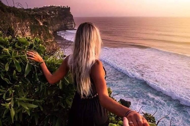 Tour serale privato del tempio di Uluwatu e della danza del fuoco di Kecak nella baia di Jimbaran