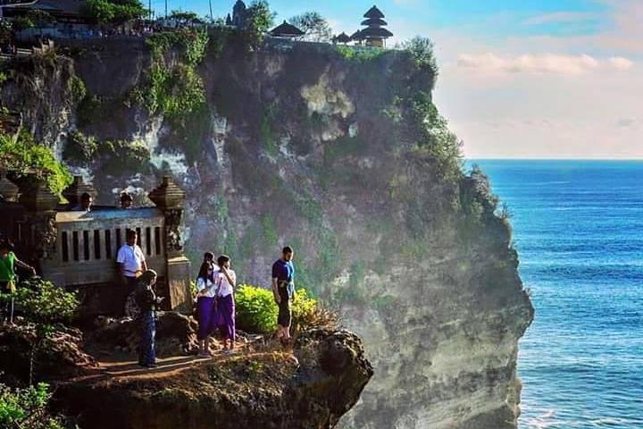 Tour serale privato del tempio di Uluwatu e della danza del fuoco di Kecak nella baia di Jimbaran