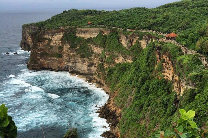 Tour serale privato del tempio di Uluwatu e della danza del fuoco di Kecak nella baia di Jimbaran