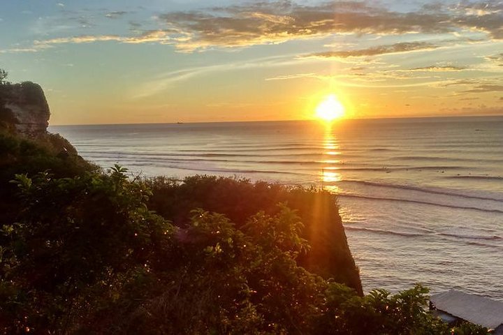 Tour serale privato del tempio di Uluwatu e della danza del fuoco di Kecak nella baia di Jimbaran