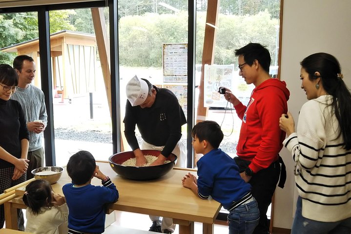 Opplev lokal Soba Making i Karuizawa